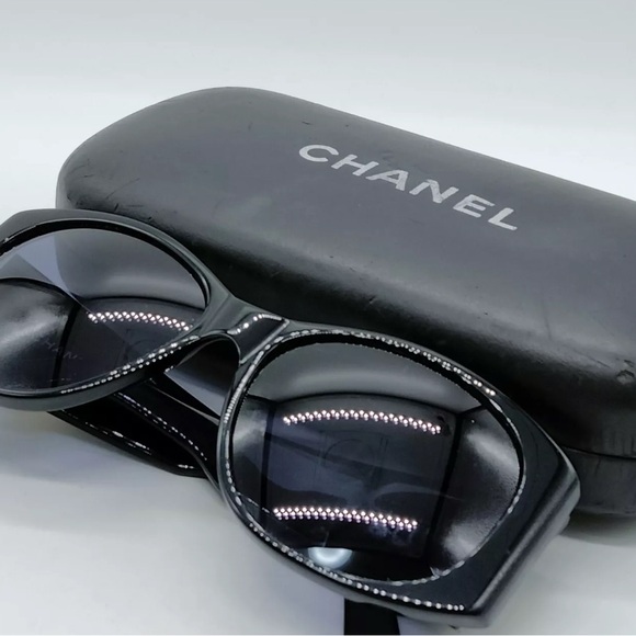 Stunning Authentic Black Chanel Sunglasses - Picture 5 of 9